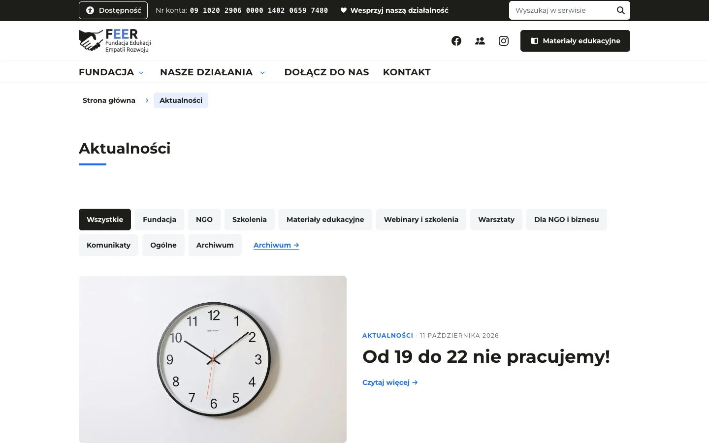 Lista aktualności z wyróżnionym wpisem i kategoriami